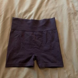 black shorts biker shorts butt scrunch flattering